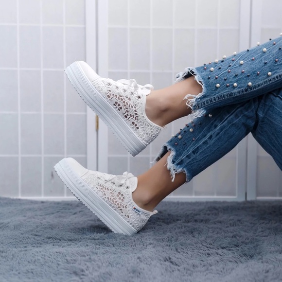 “Excuse Me While I Kiss The Sky” - Picture 3 of 8